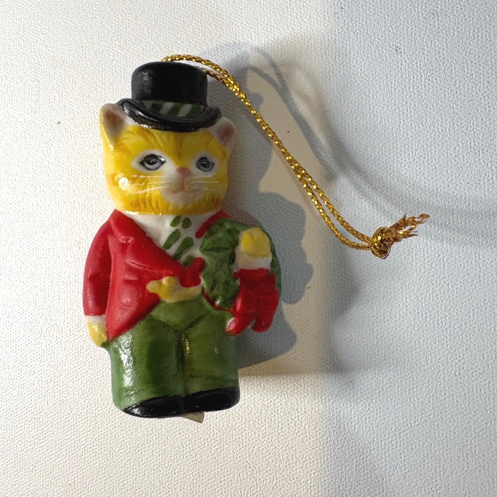 Vintage 1988 Kitty Cucumber Schmid Ceramic Cat Ornament Red Coat Top Hat Wreath